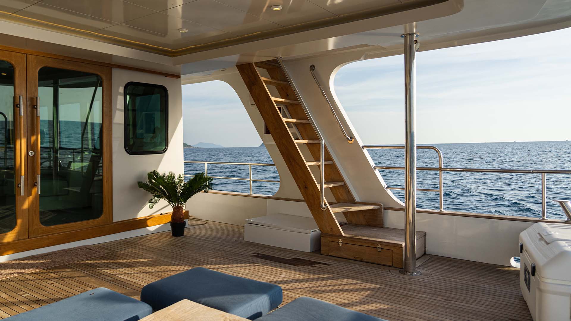 90ft Yacht